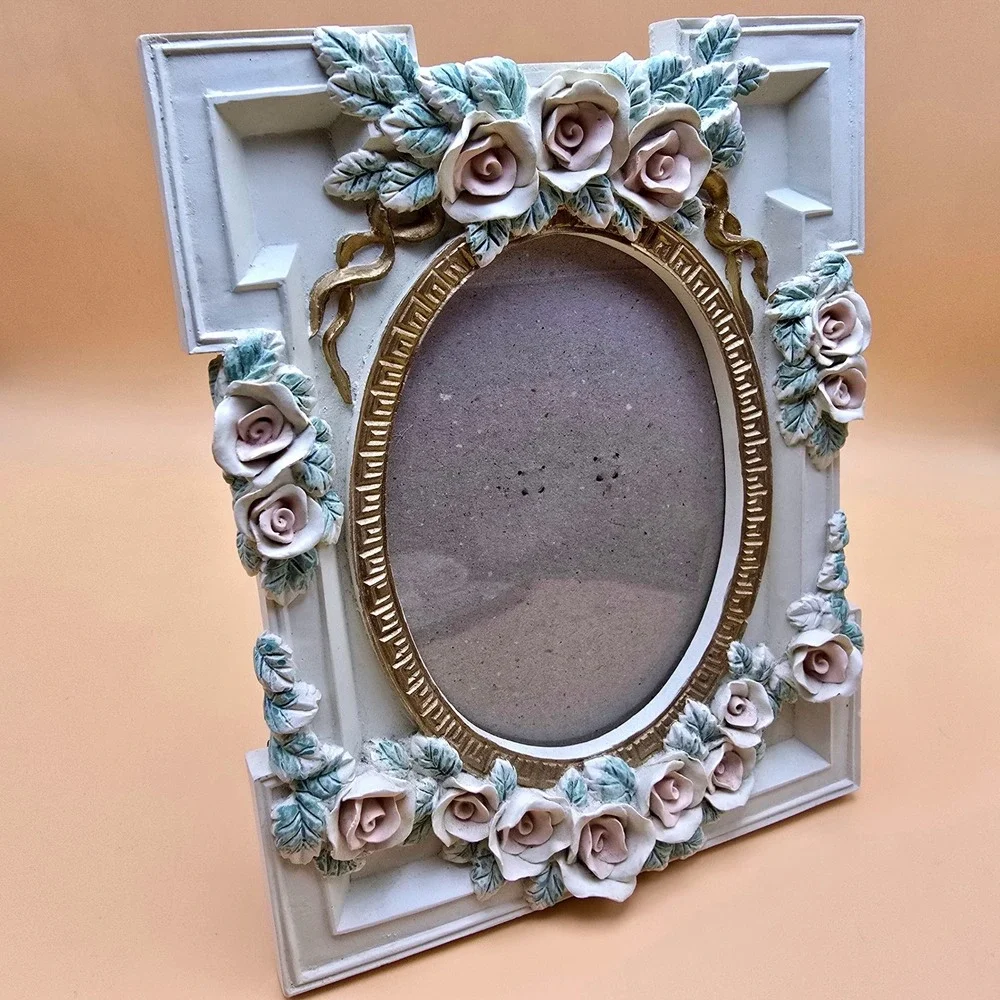 Vintage(1970-1999)Era Ornate Rose Photo Frame Oval‎ Tabletop Display Cottagecore